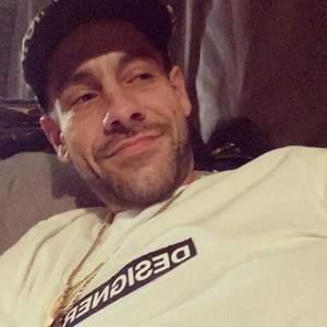 Meet your Posher, Derek